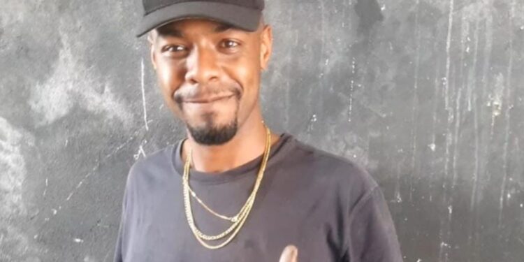 PMs “plantaram arma” após matar mecânico negro a tiros, diz esposa