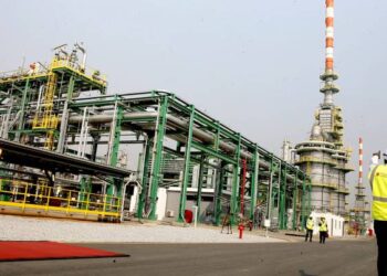 França reforça negócios energéticos em Angola