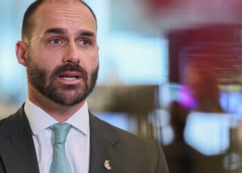 Eduardo Bolsonaro critica Tarcísio e diz que ele tem secretarias ligadas ao PT e PSOL