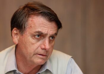 Bolsonaro fez oração, recebeu aliados e almoçou feijão na véspera do julgamento no STF