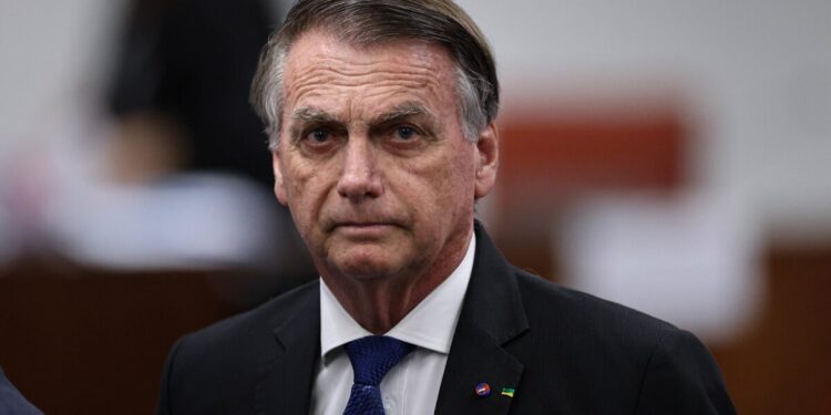 Bolsonaro preso? Ex-presidente foi detido quando atuava no Exército; relembre