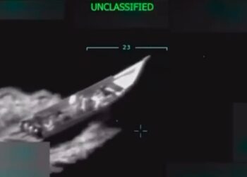 EUA ataca embarcação da Venezuela que transportava drogas e 11 morrem, afirma Trump