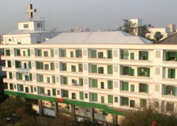 Surto de Covid-19 em hospital de Porto Alegre causa morte de paciente e afastamento