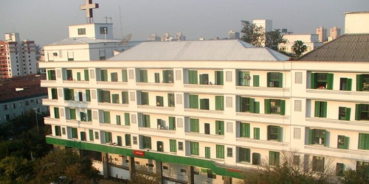 Surto de Covid-19 em hospital de Porto Alegre causa morte de paciente e afastamento