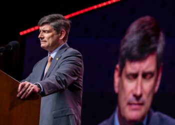 Neto de Billy Graham alerta: “Pastores não devem usar IA para preparar sermões”