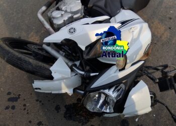 Fraturas: Casal em motocicleta fica ferido em colisão com HB20 em Ji-Paraná
