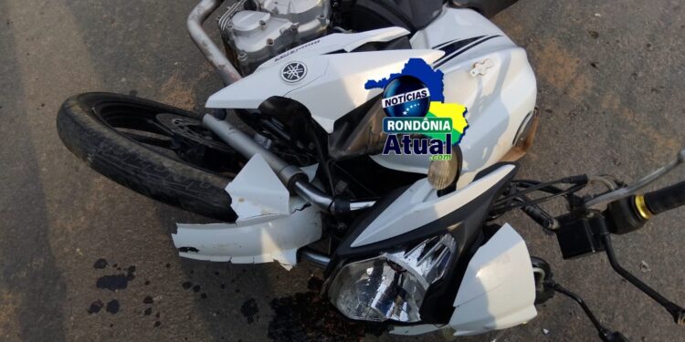 Fraturas: Casal em motocicleta fica ferido em colisão com HB20 em Ji-Paraná