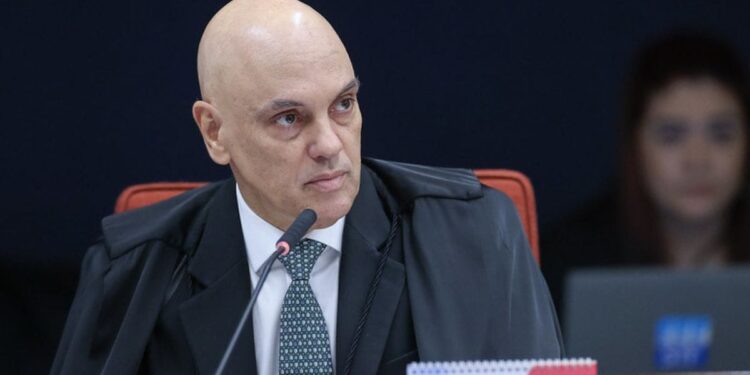 Moraes pede sessões extras para julgamento de Bolsonaro