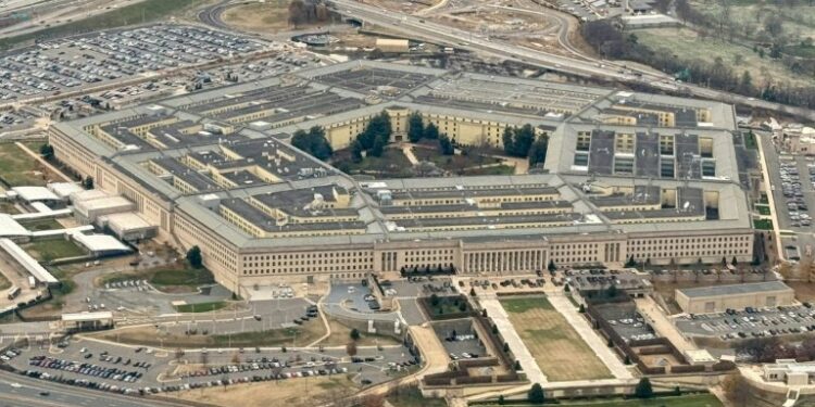 EUA envia caças a Porto Rico após denunciar que Venezuela sobrevoou um de seus navios