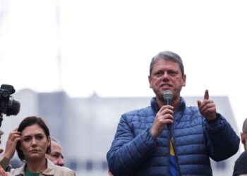 Tarcísio diz que Bolsonaro é o único candidato e critica julgamento do STF