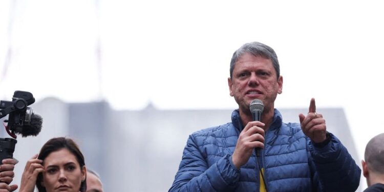 Tarcísio diz que Bolsonaro é o único candidato e critica julgamento do STF