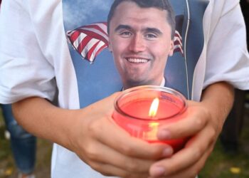 Risco de repressão aumenta: Charlie Kirk “pode tornar-se o mártir perfeito da direita”