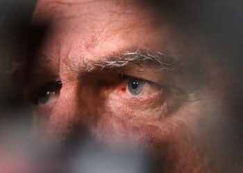 Churrasco por condenação gera confusão em grupo de WhatsApp do condomínio de Bolsonaro