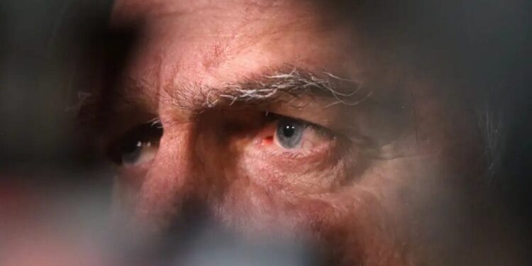 Churrasco por condenação gera confusão em grupo de WhatsApp do condomínio de Bolsonaro