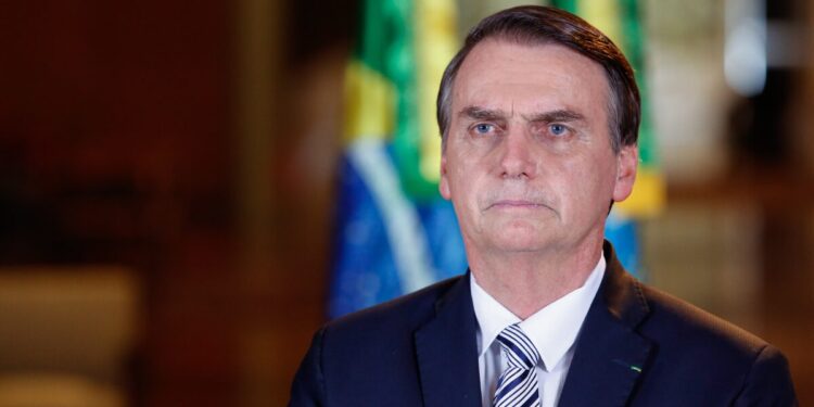 Bolsonaro é condenado por comparar cabelo de homem negro com “criatório de barata”
