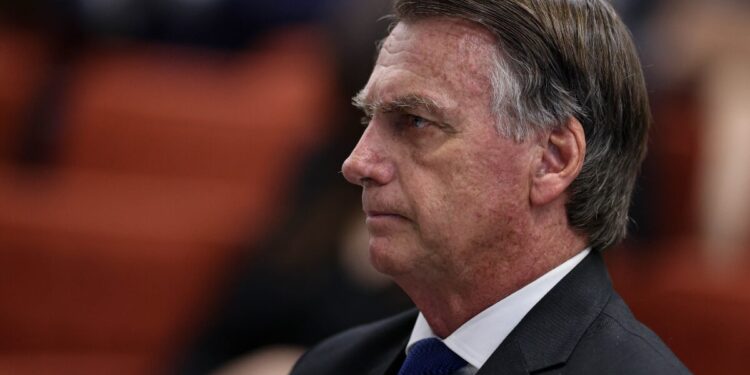 Bolsonaro deixa prisão domiciliar para ir a hospital pela segunda vez em três dias