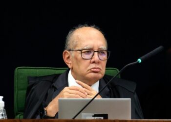 Gilmar Mendes participa de ato por ‘soberania e democracia’ com petistas