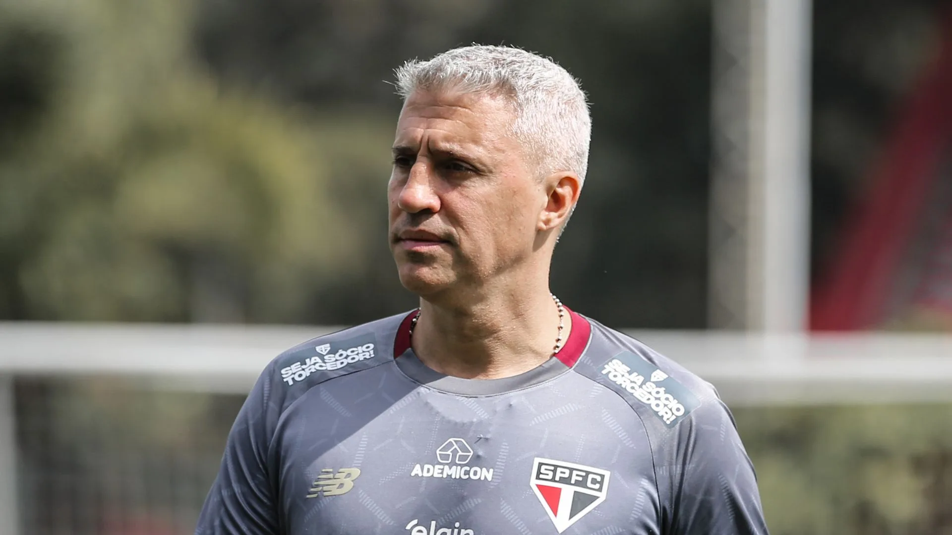 Cicinho sugere escalação do São Paulo contra a LDU e manda recado a Crespo: “Eu seria mais cauteloso”