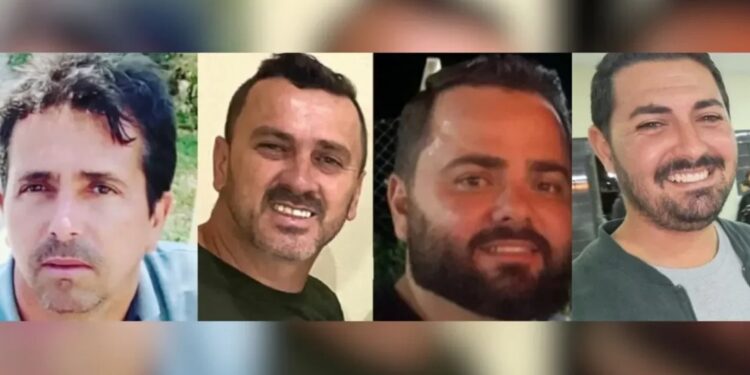 Corpos de amigos desaparecidos são encontrados em vala com marcas de tiros