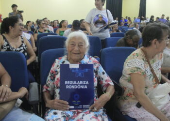 Governo de RO soluciona problema histórico com entrega de títulos no bairro Costa e Silva