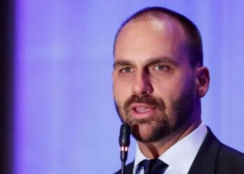 PGR deve denunciar Jair e Eduardo Bolsonaro por coação e tentativa de abolição do Estado