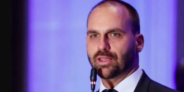 PGR deve denunciar Jair e Eduardo Bolsonaro por coação e tentativa de abolição do Estado