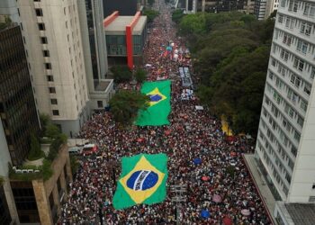 Manifestação contra PECs da Anistia e da Blindagem reúne 42 mil em SP, aponta USP