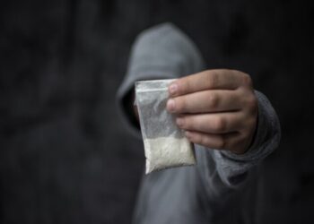 Enquanto gerente do Samu pede demissão, servidor flagrado com carro oficial na boca de fumo segue empregado na gestão Léo Moraes