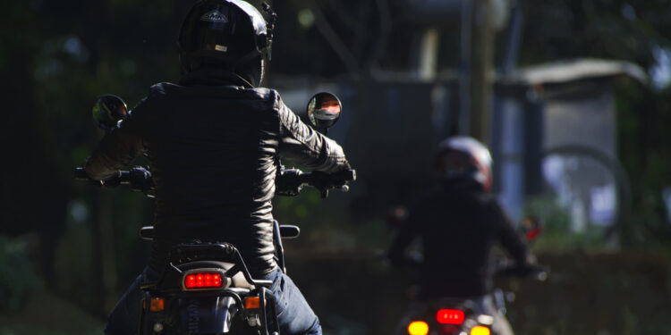 TJ-DF mantém condenação de empresas por cabo solto que feriu motociclista