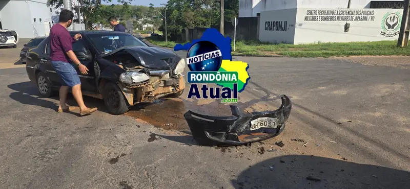 Colisão entre Fiat Siena e Fiat Uno deixa feridos em cruzamento de Ji-Paraná