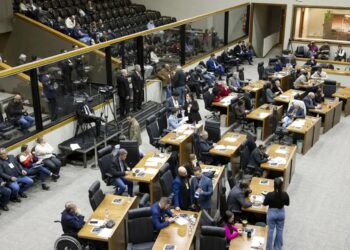 Após mortes por metanol, Câmara vai acelerar projeto que endurece penas para falsificação de bebidas