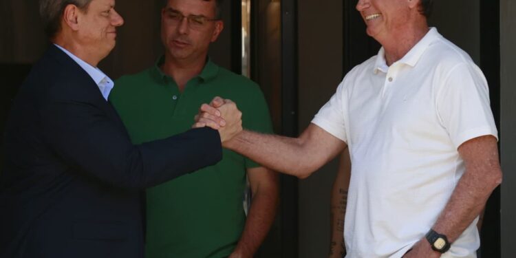 Futebol na TV, conversas sobre 2026 e remédios: a rotina de Bolsonaro em dois meses de prisão domiciliar