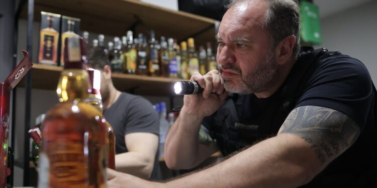 Brasil tem 17 casos confirmados de intoxicação por metanol e 200 em investigação