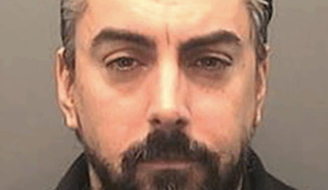 Ex-vocalista dos Lostprophets, condenado por abusos sexuais de menores, morre após ataque na prisão