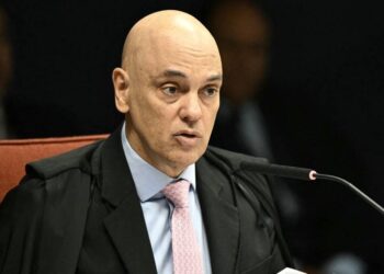 Moraes suspende destituição e dá 24h para Filipe Martins apresentar última defesa