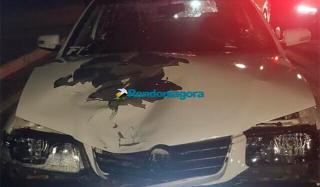 Motocicleta e passageira são atingidos por carro em alta velocidade durante racha no Espaço Alternativo