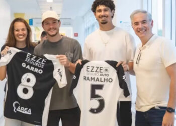 Jogadores do Corinthians visitam o GRAACC em ação especial do Dia das Crianças