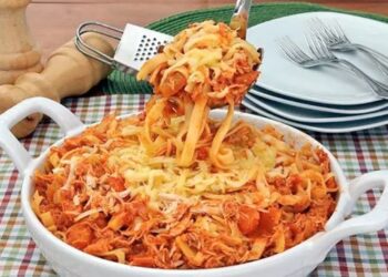 macarrao-com-frango-desfiado-e-queijos