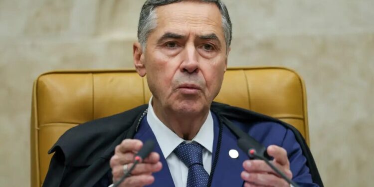 Barroso é internado após passar mal em Brasília