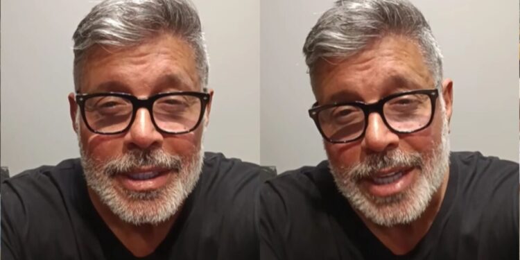 Alexandre Frota grava pronunciamento após ter mandato de vereador de Cotia cassado