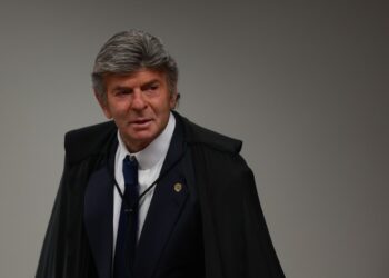 Fux pede a Fachin para mudar de Turma no STF; veja ofício