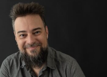 Sesi Cotia recebe palestra sobre brasilidade na literatura de fantasia com o escritor Felipe Tazzo