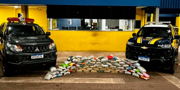 PRF apreende quase 69 kg de drogas em caminhão em Pimenta Bueno