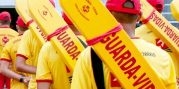 Bombeiros de SP abrem 600 vagas para trabalhar nas praias este ano