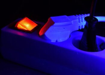 Desligar a TV pela extensão elétrica pode dar muito mau resultado