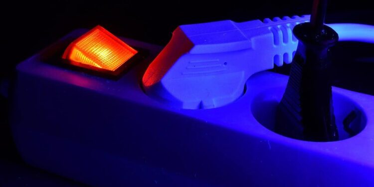 Desligar a TV pela extensão elétrica pode dar muito mau resultado