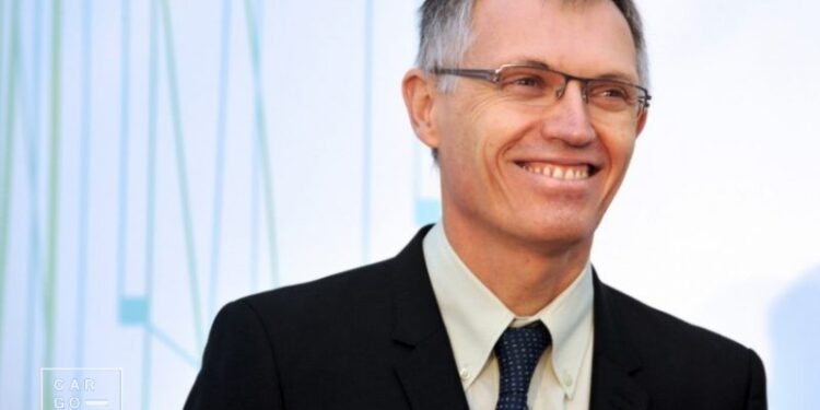 “Perda de valor será colossal”: Carlos Tavares avisa que Tesla deve sair do setor automóvel ou arrisca desaparecer em 10 anos