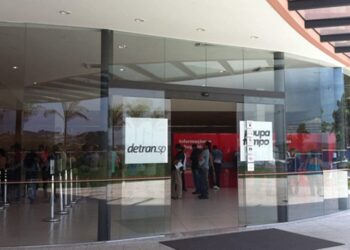 Poupatempo oferece apoio para cadastro de currículo e consulta de vagas de emprego