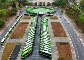 Prefeitura de São Paulo entrega 120 novos ônibus elétricos