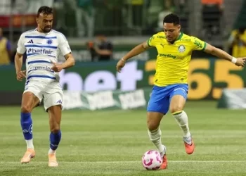 Com um a mais, Palmeiras só empata com Cruzeiro e abre vantagem mínima na liderança